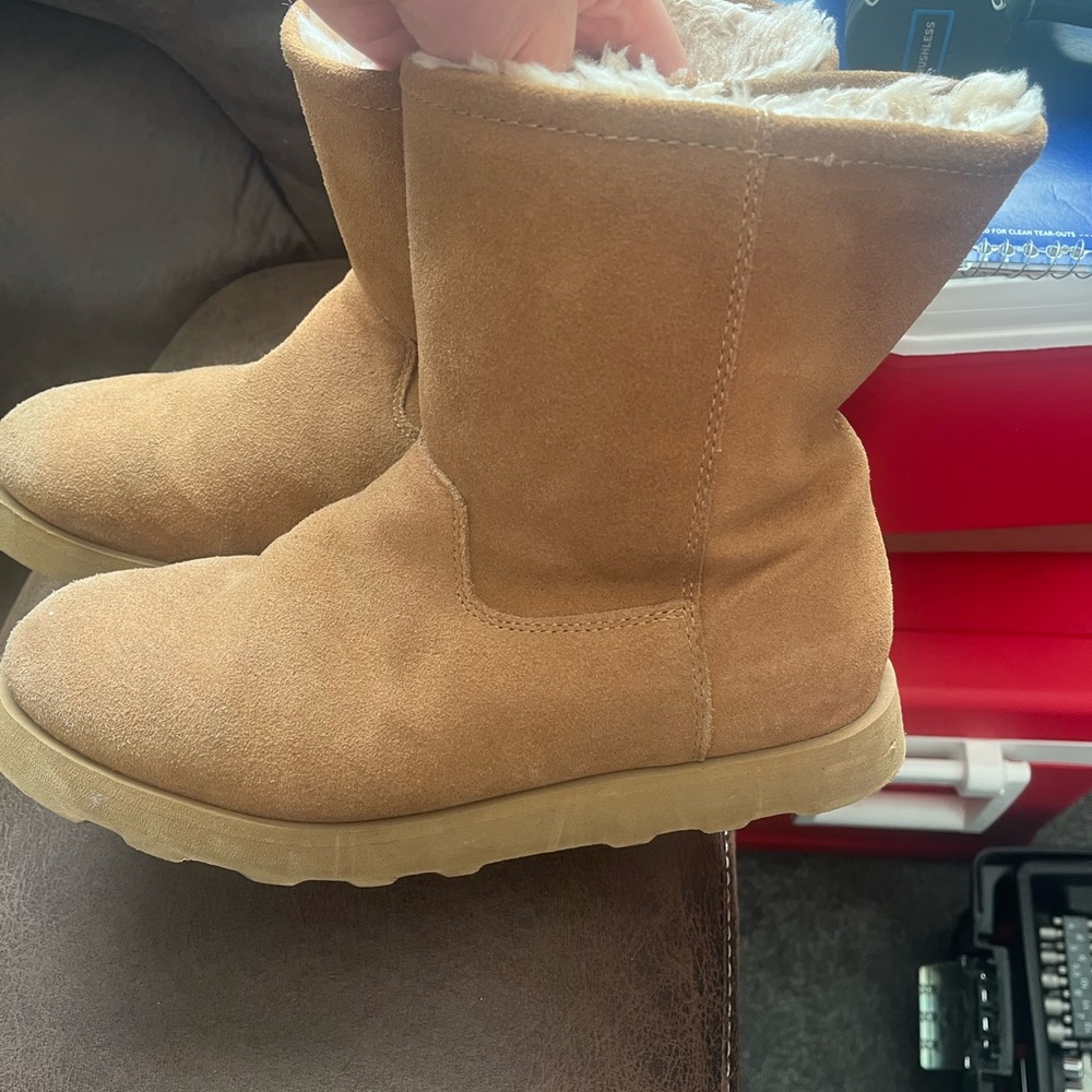 Tan Suede Boots with Fur Lining